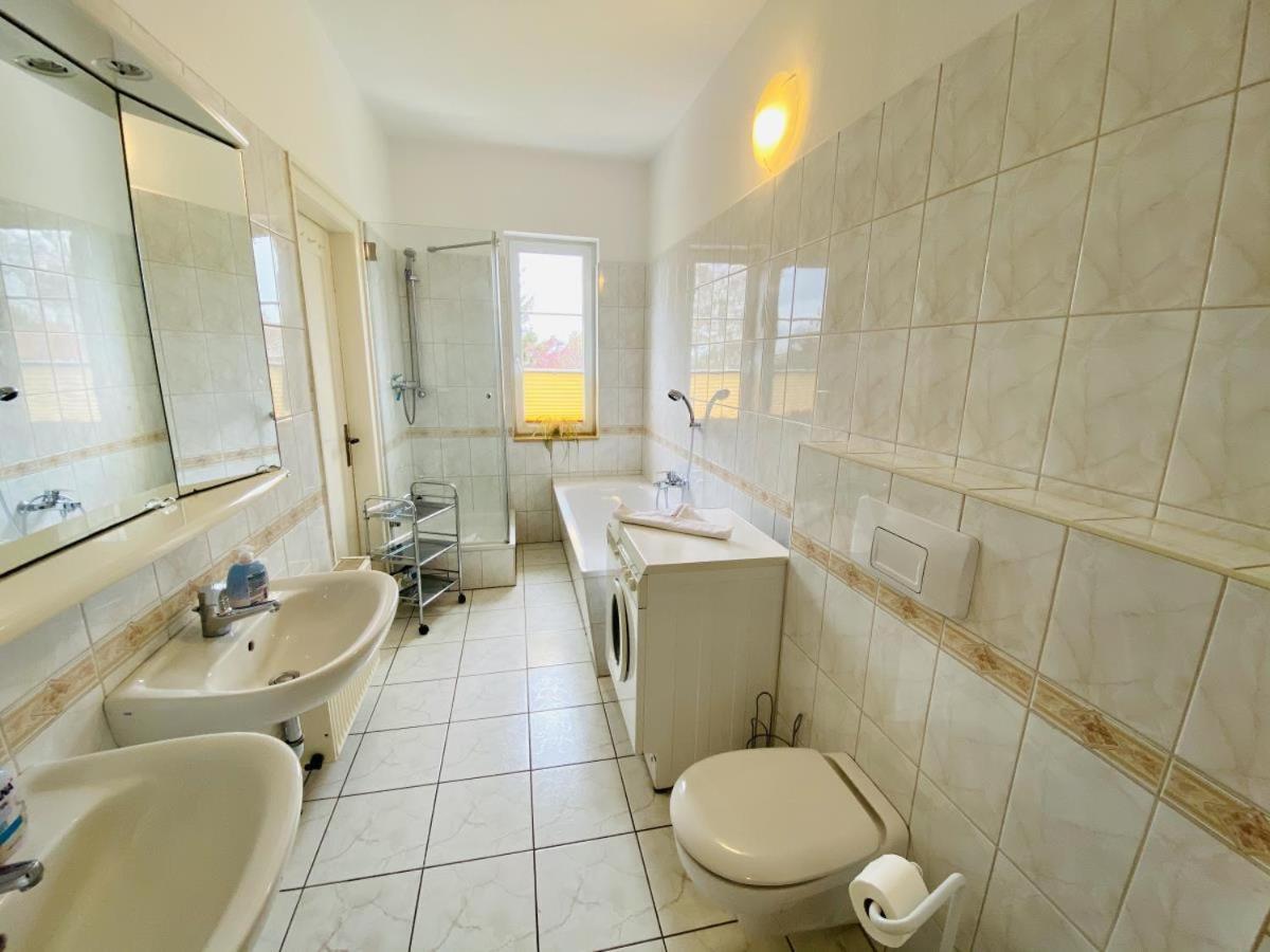 Apartment La *